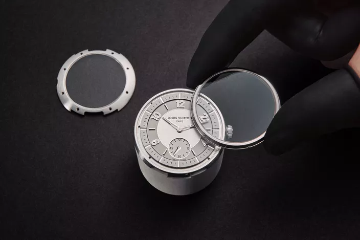 Une montre Louis Vuitton à chaque bras, la stratégie publicitaire imparable de  Jean Arnault - Quotidien